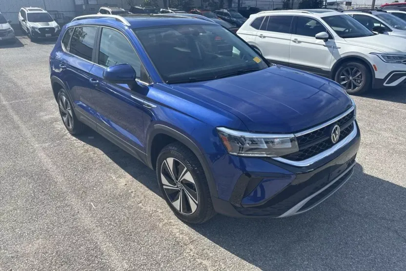 2024 Volkswagen Taos SE photo 1