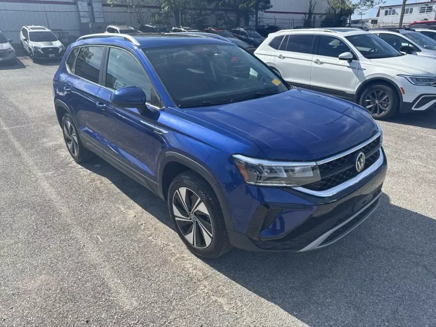 2024 Volkswagen Taos SE photo 1