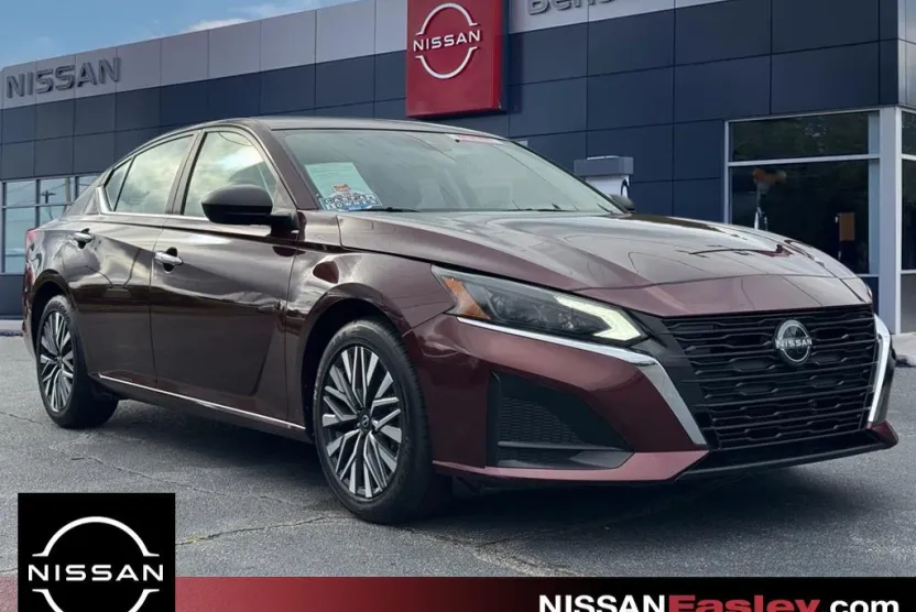 2024 Nissan Altima 2.5 SV photo 1