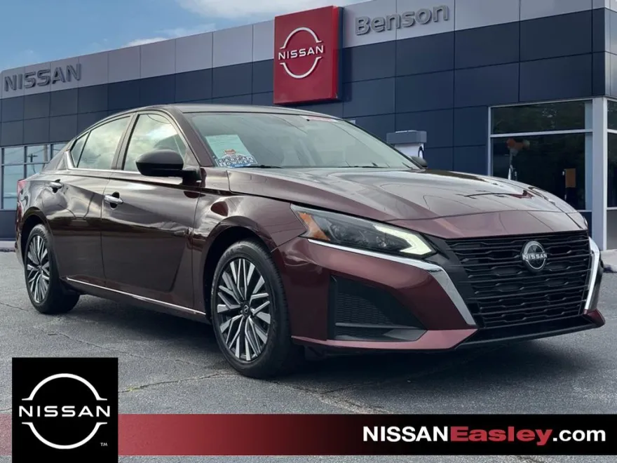 2024 Nissan Altima 2.5 SV photo 1