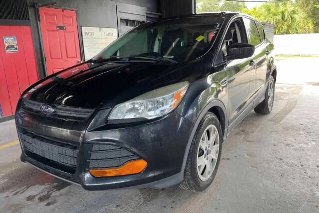 2014 Ford Escape S photo 1