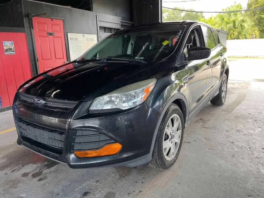 2014 Ford Escape S photo 1