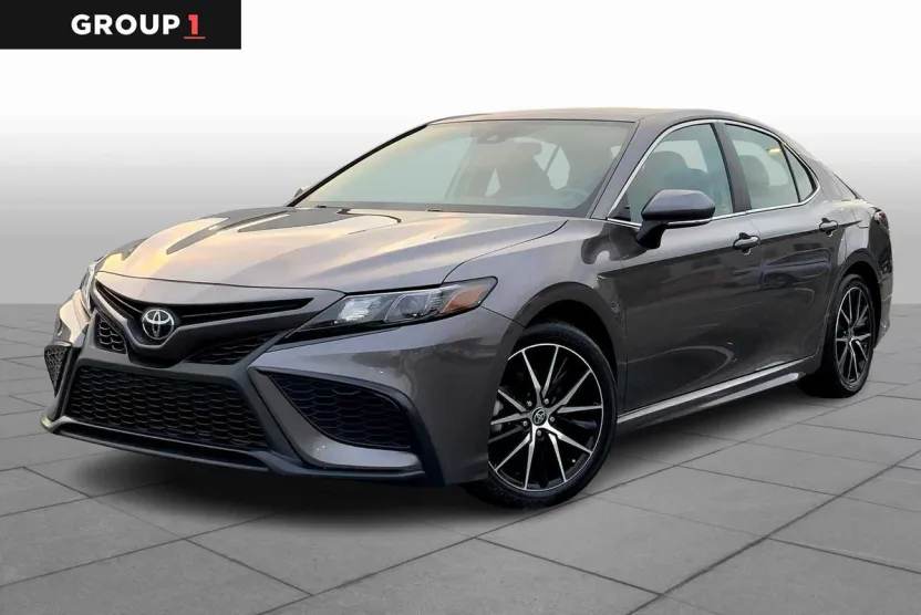 2024 Toyota Camry SE photo 1