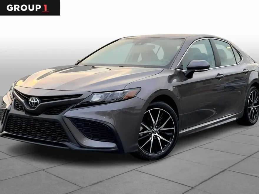 2024 Toyota Camry SE photo 1
