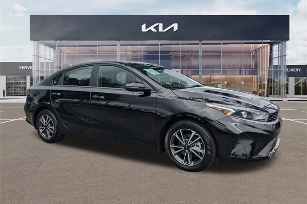 2024 Kia Forte LXS photo 1
