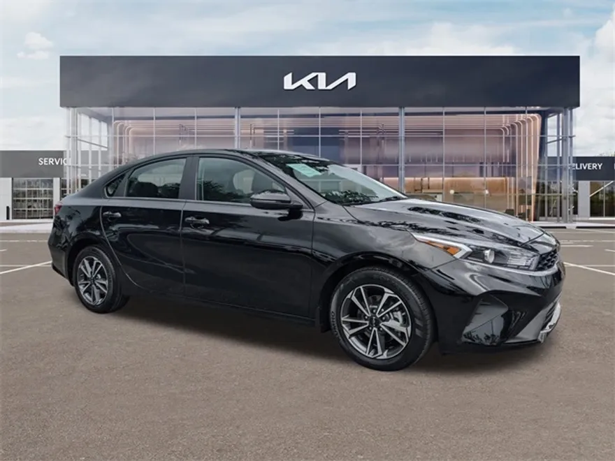 2024 Kia Forte LXS photo 1