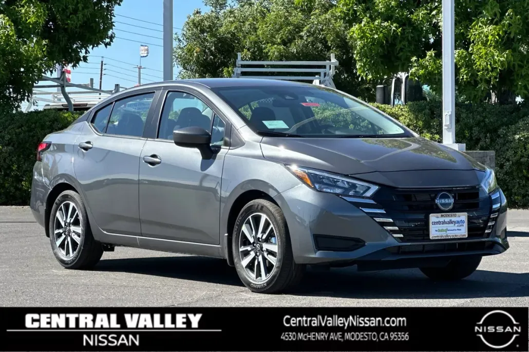 2025 Nissan Versa SV photo 1
