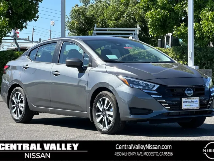 2025 Nissan Versa SV photo 1
