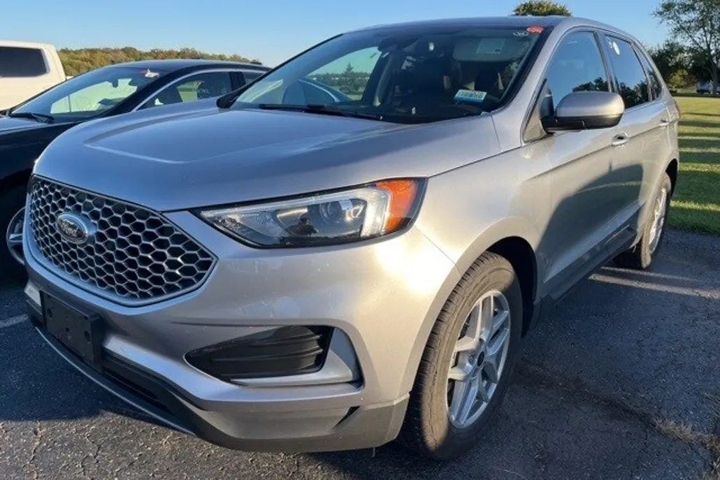 2024 Ford Edge SEL photo 1