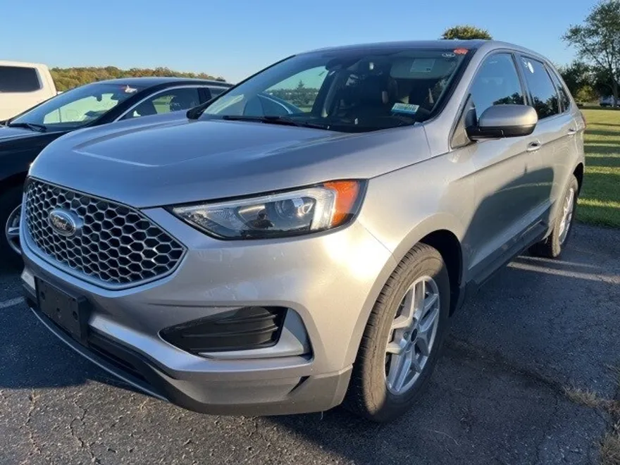 2024 Ford Edge SEL photo 1