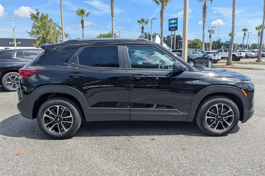 2026 Chevrolet Trailblazer LT photo 1