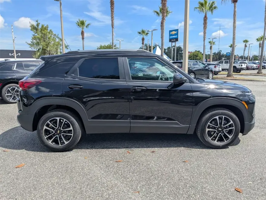 2026 Chevrolet Trailblazer LT photo 1
