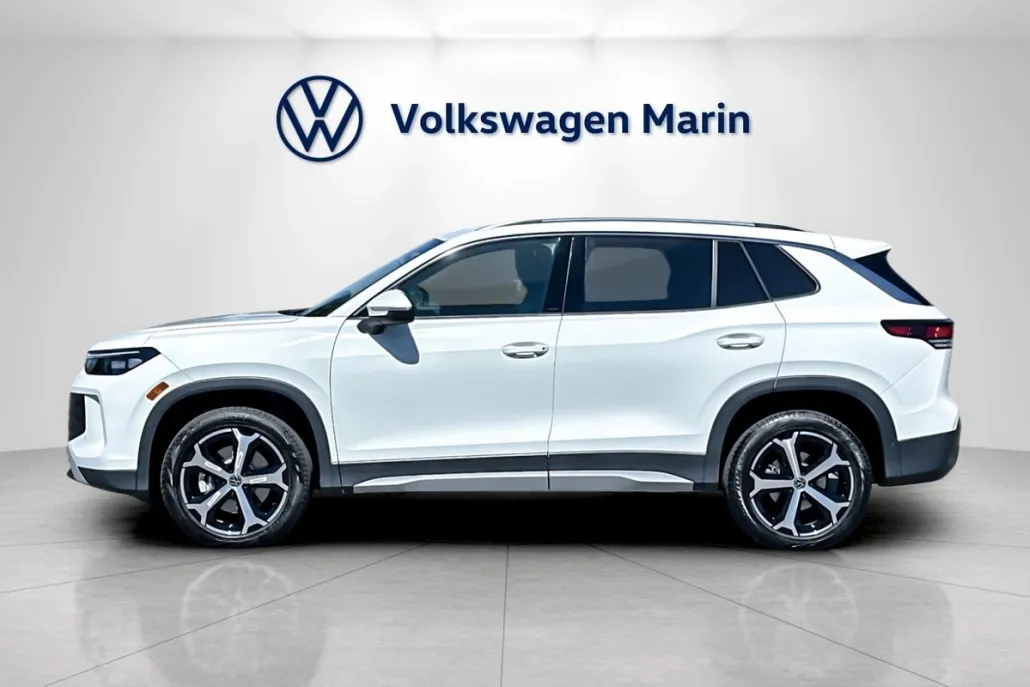 2025 Volkswagen Tiguan SE photo 1