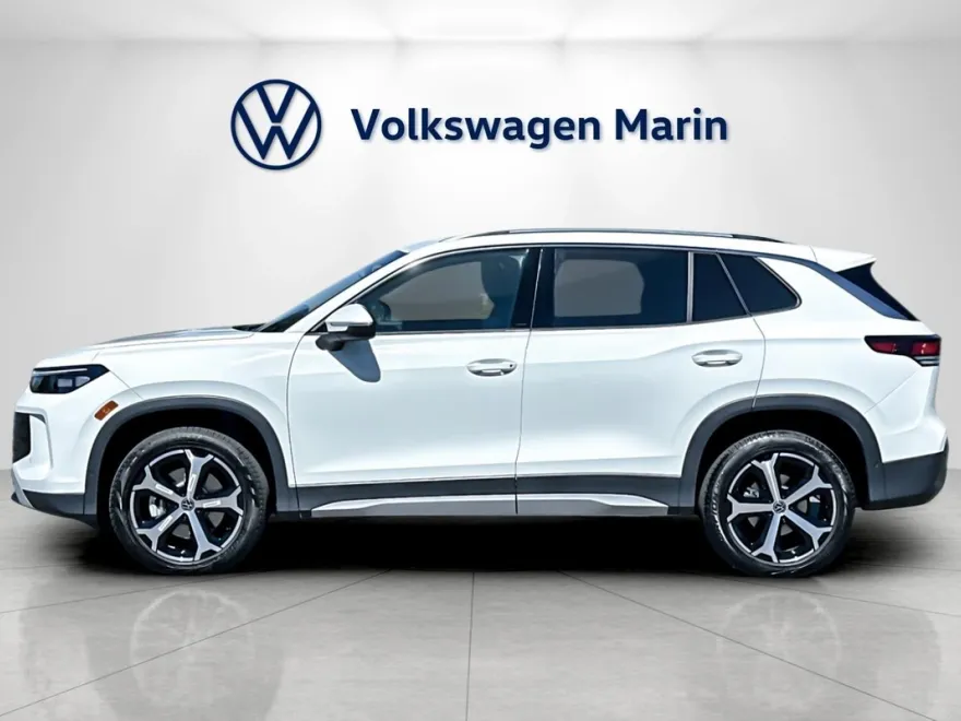 2025 Volkswagen Tiguan SE photo 1