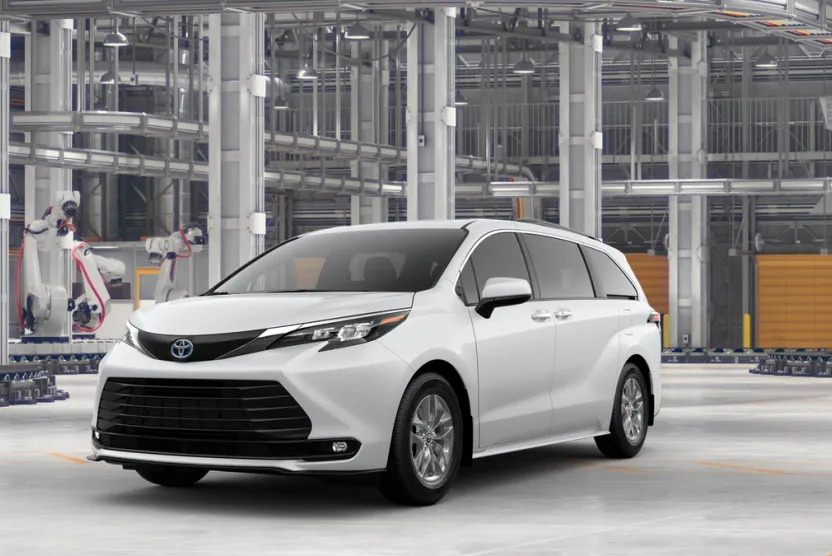 2025 Toyota Sienna XLE photo 1