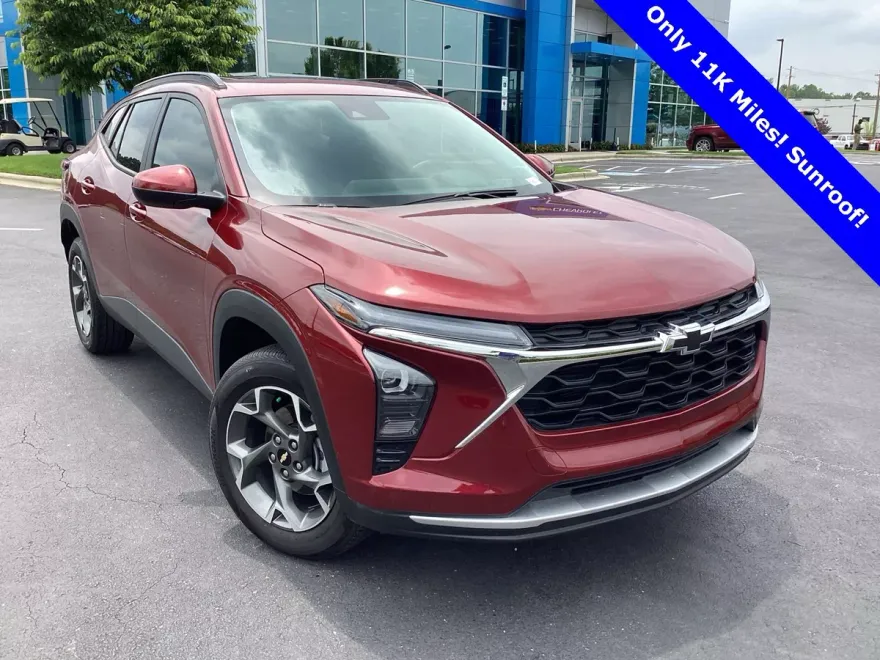 2024 Chevrolet Trax LT photo 1