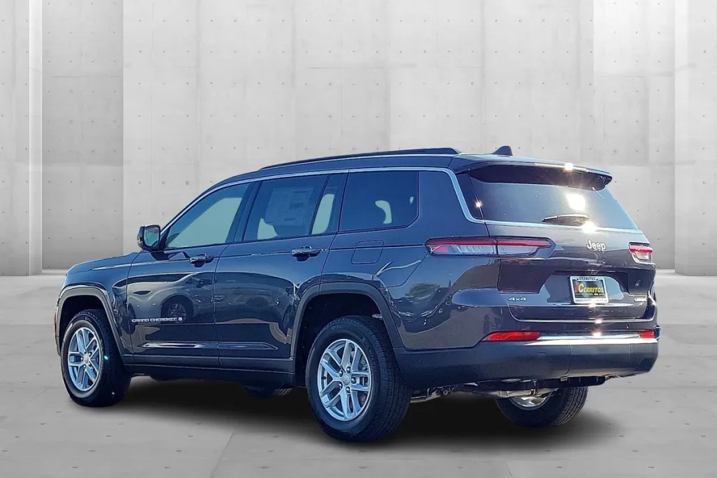 2025 Jeep Grand Cherokee Laredo photo 1