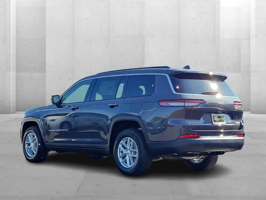2025 Jeep Grand Cherokee Laredo photo 1