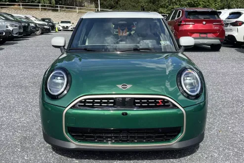 2025 Mini Cooper 4 Door Hardtop Iconic photo 2