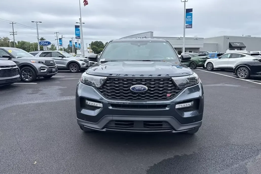 2022 Ford Explorer ST photo 1