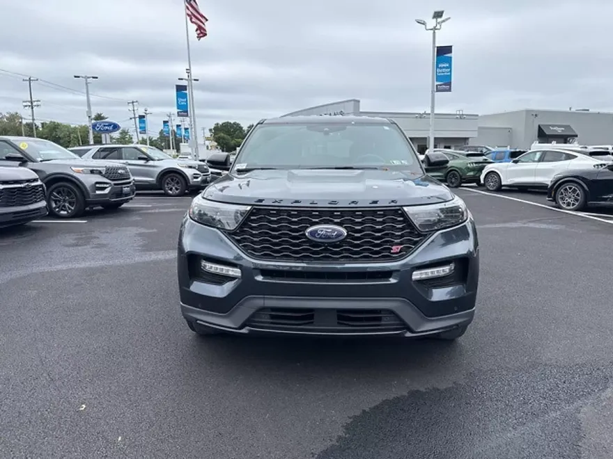 2022 Ford Explorer ST photo 1