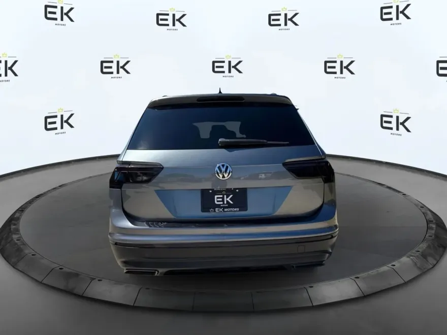 2020 Volkswagen Tiguan Sport photo 1