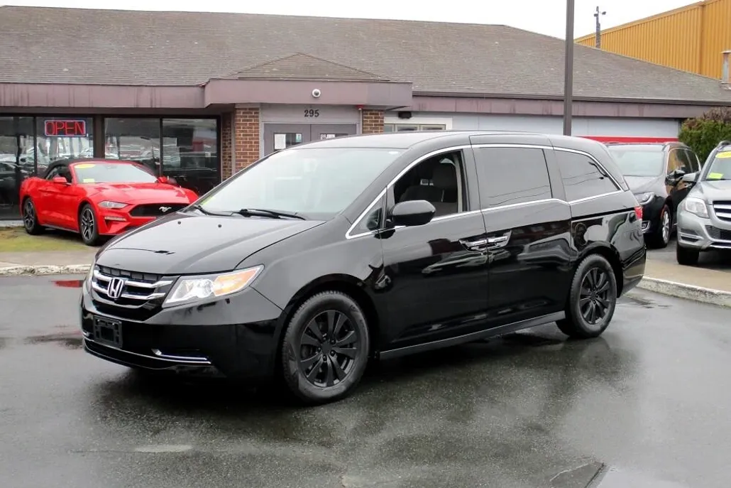 2016 Honda Odyssey SE photo 1