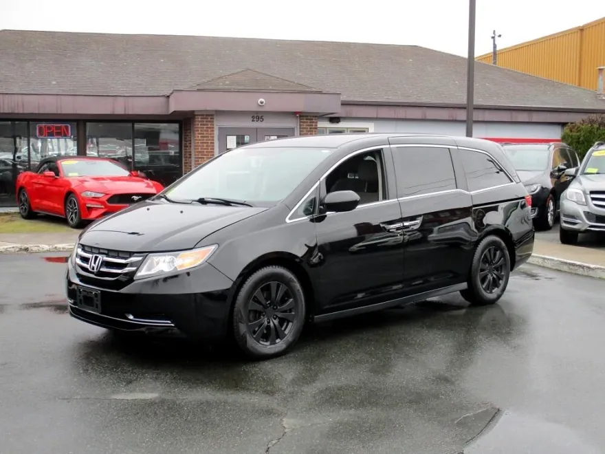 2016 Honda Odyssey SE photo 1