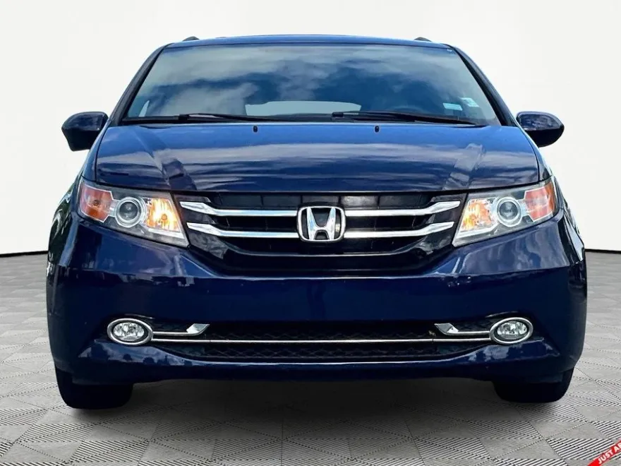 2016 Honda Odyssey SE photo 1