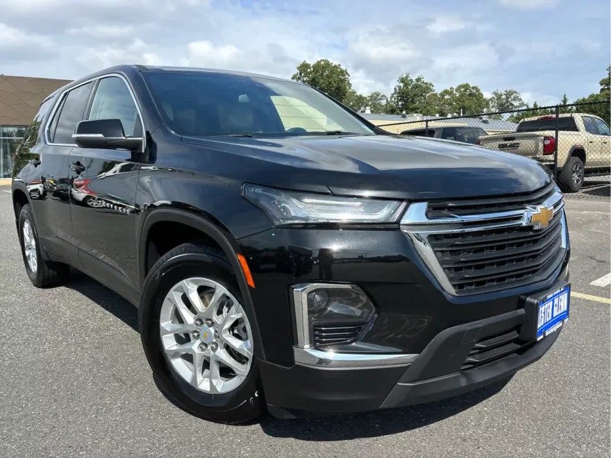 2023 Chevrolet Traverse 1LS photo 1