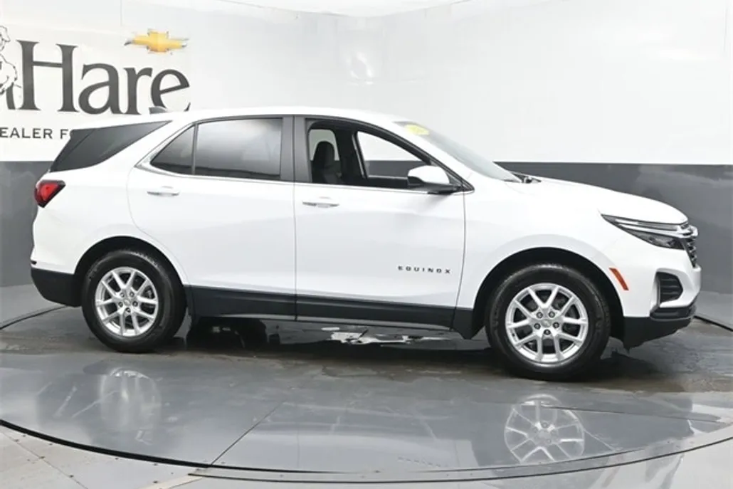 2023 Chevrolet Equinox LT photo 1