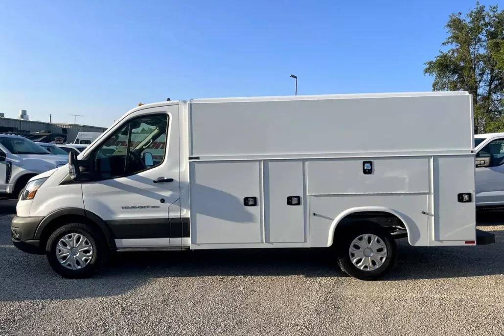 2024 Ford Transit Cutaway photo 1