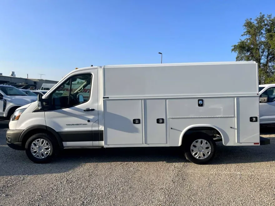 2024 Ford Transit Cutaway photo 1