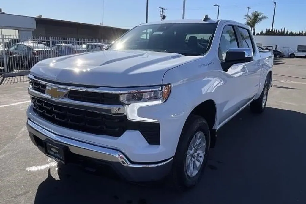 2025 Chevrolet Silverado 1500 LT photo 1