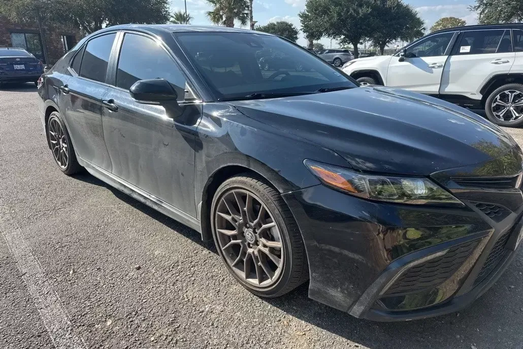 2023 Toyota Camry Hybrid SE photo 1