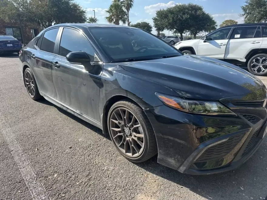 2023 Toyota Camry Hybrid SE photo 1