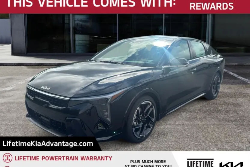 2025 Kia K4 GT-Line photo 1