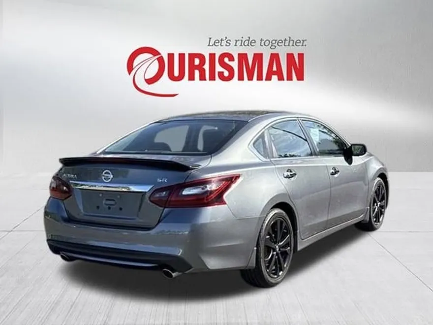2017 Nissan Altima 2.5 SR photo 1