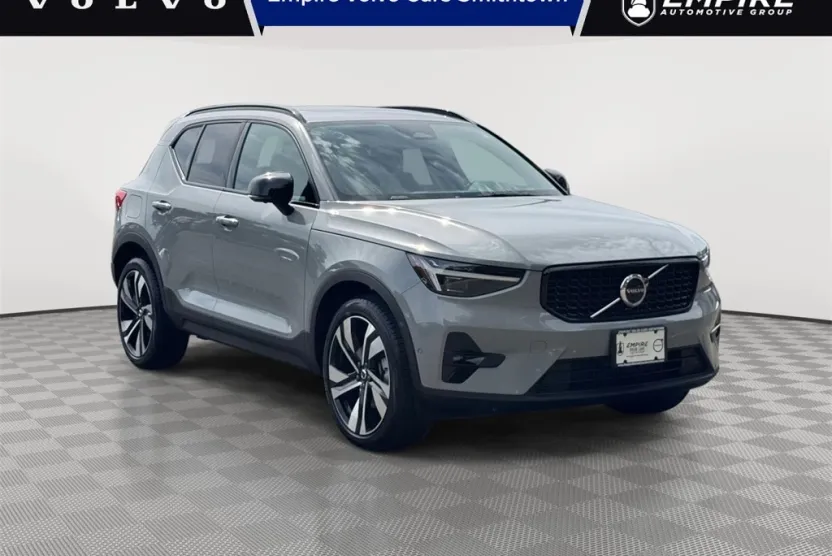 2025 Volvo XC40 Plus photo 1