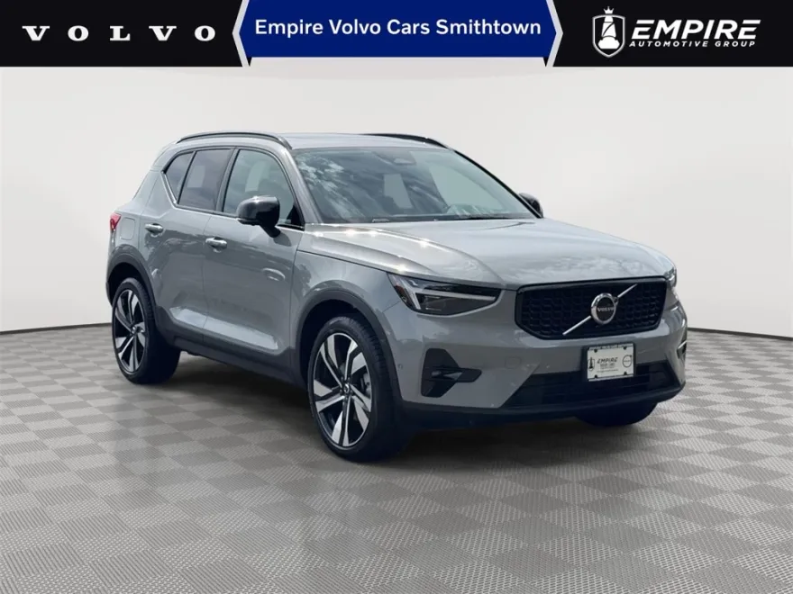 2025 Volvo XC40 Plus photo 1