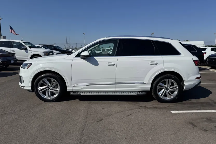 2021 Audi Q7 45 Premium Plus photo 1