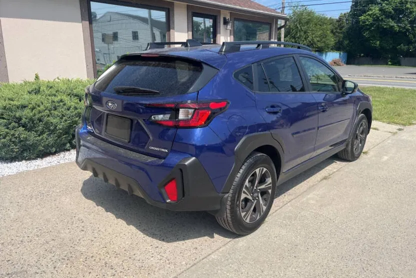 2024 Subaru Crosstrek Premium photo 1