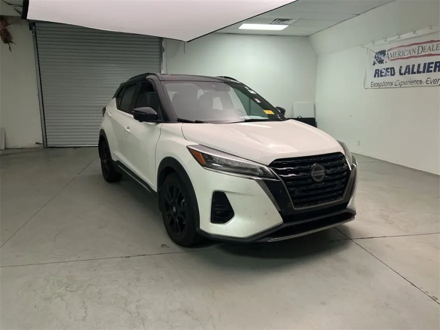 2021 Nissan Kicks SR photo 1