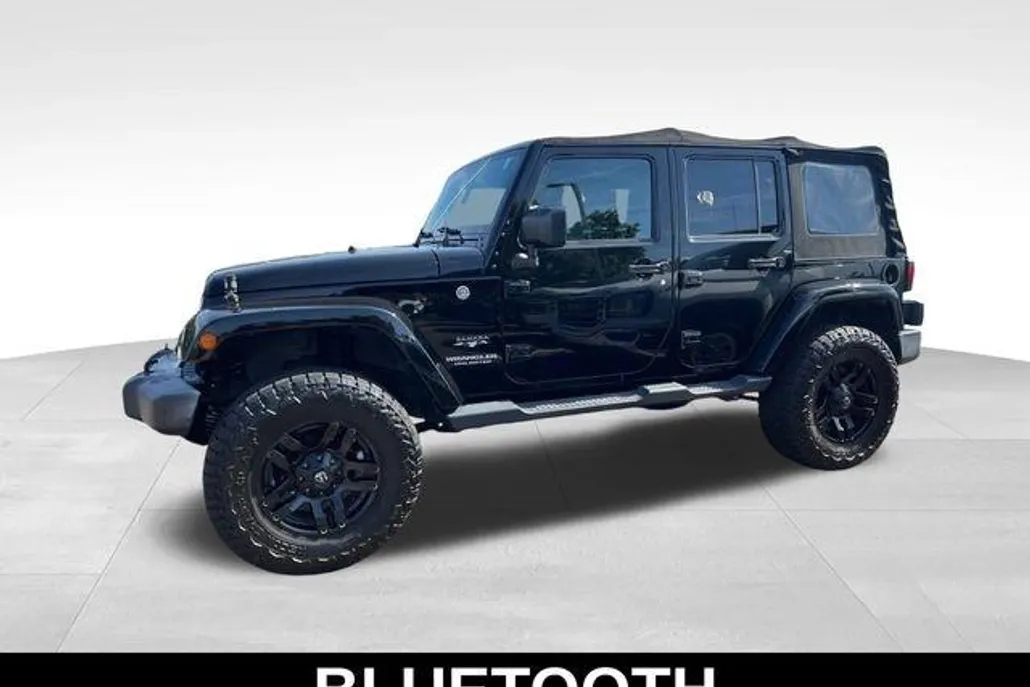 2017 Jeep Wrangler Unlimited Sahara photo 1