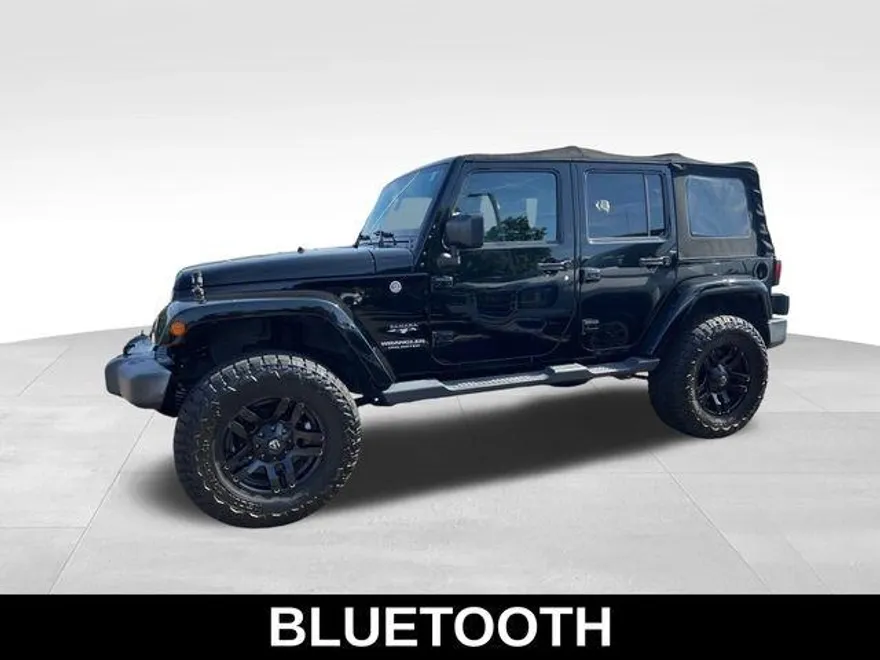 2017 Jeep Wrangler Unlimited Sahara photo 1