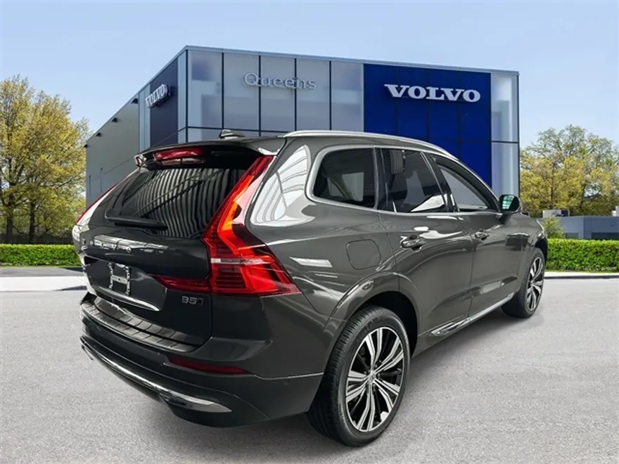 2022 Volvo XC60 B5 Inscription photo 1