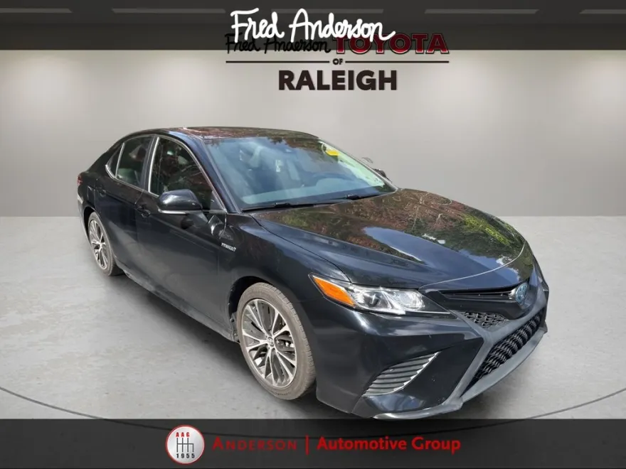 2020 Toyota Camry Hybrid SE photo 1