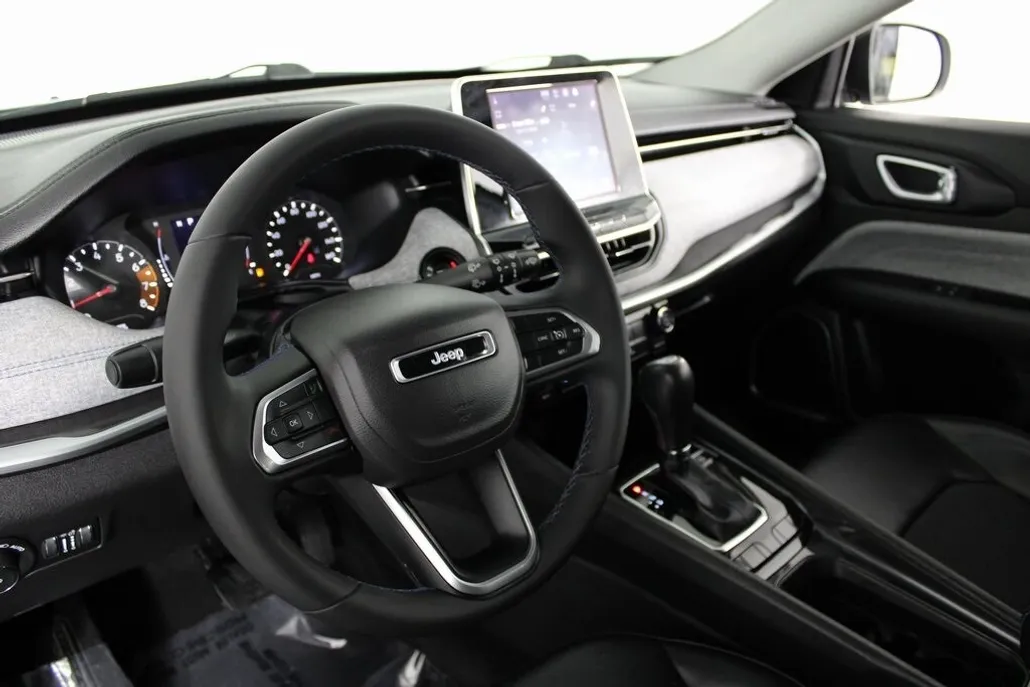 2022 Jeep Compass Latitude photo 1