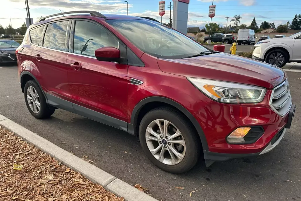 2019 Ford Escape SEL photo 1