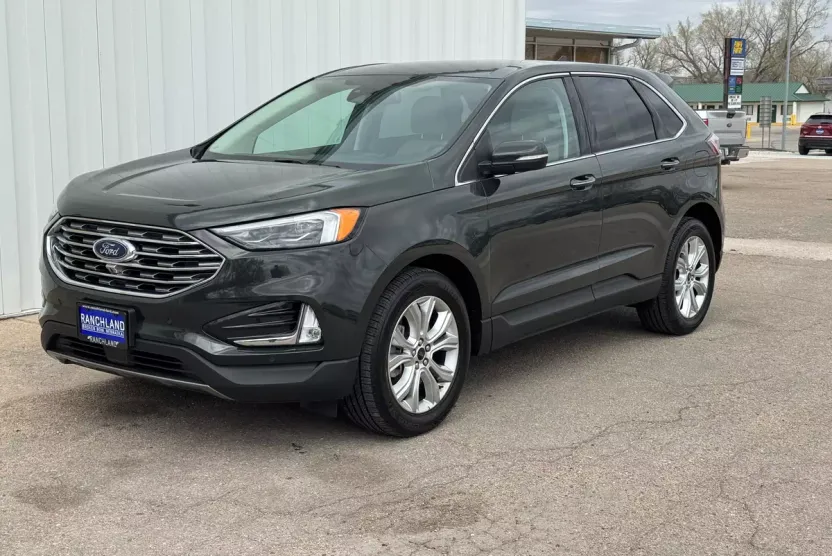 2024 Ford Edge Titanium photo 1